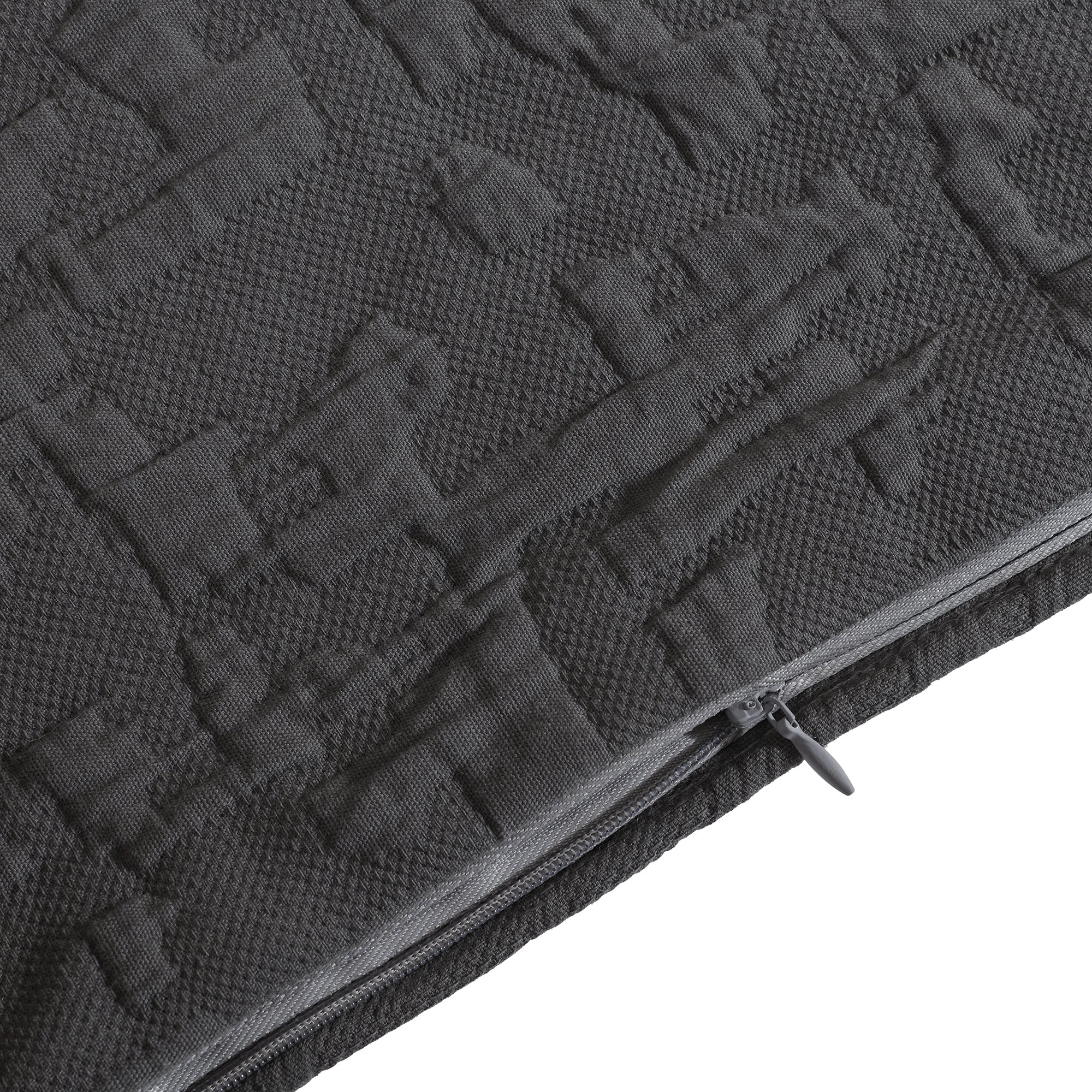 Porto Matelassé Bedding Set
