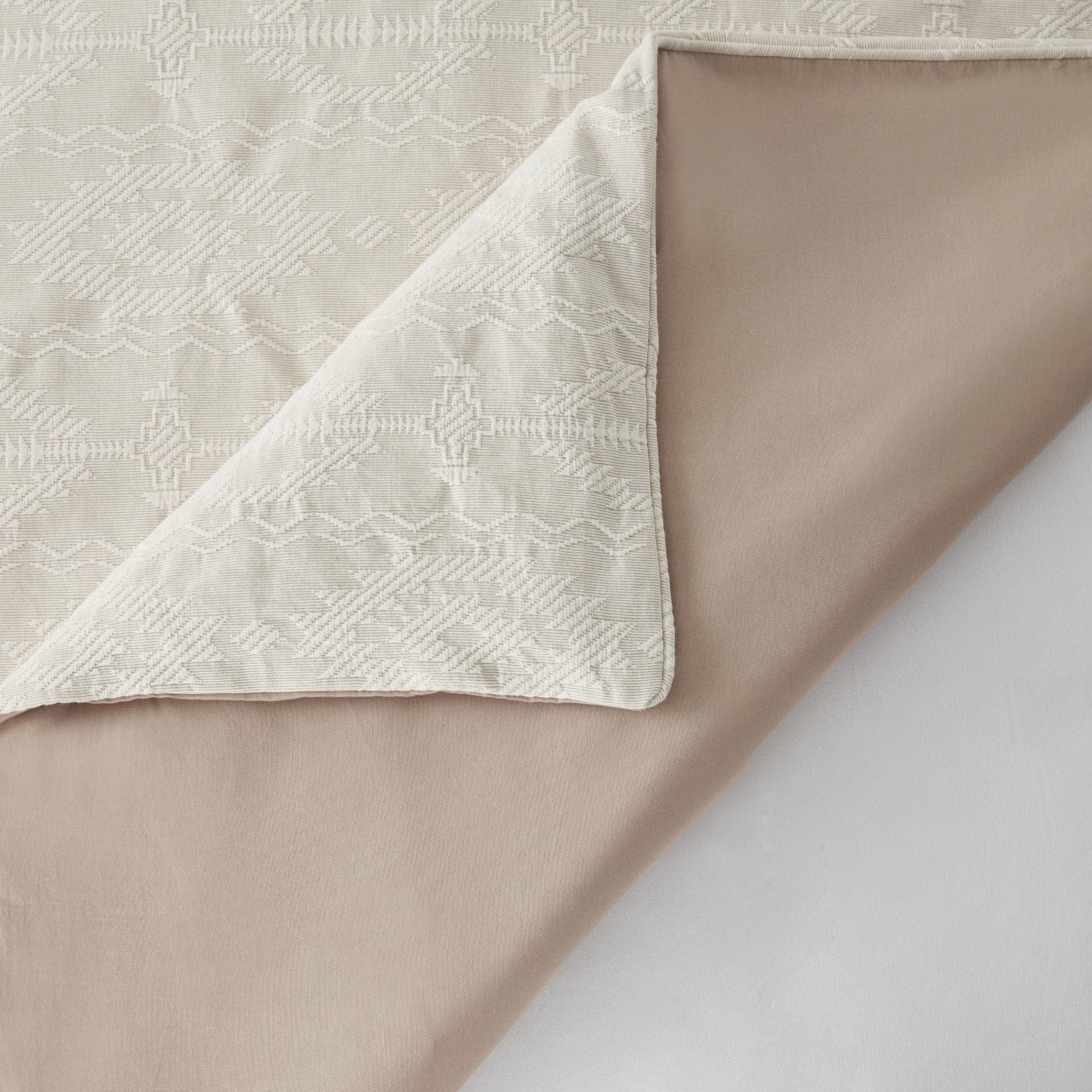Tempe Matelassé Bedding Set