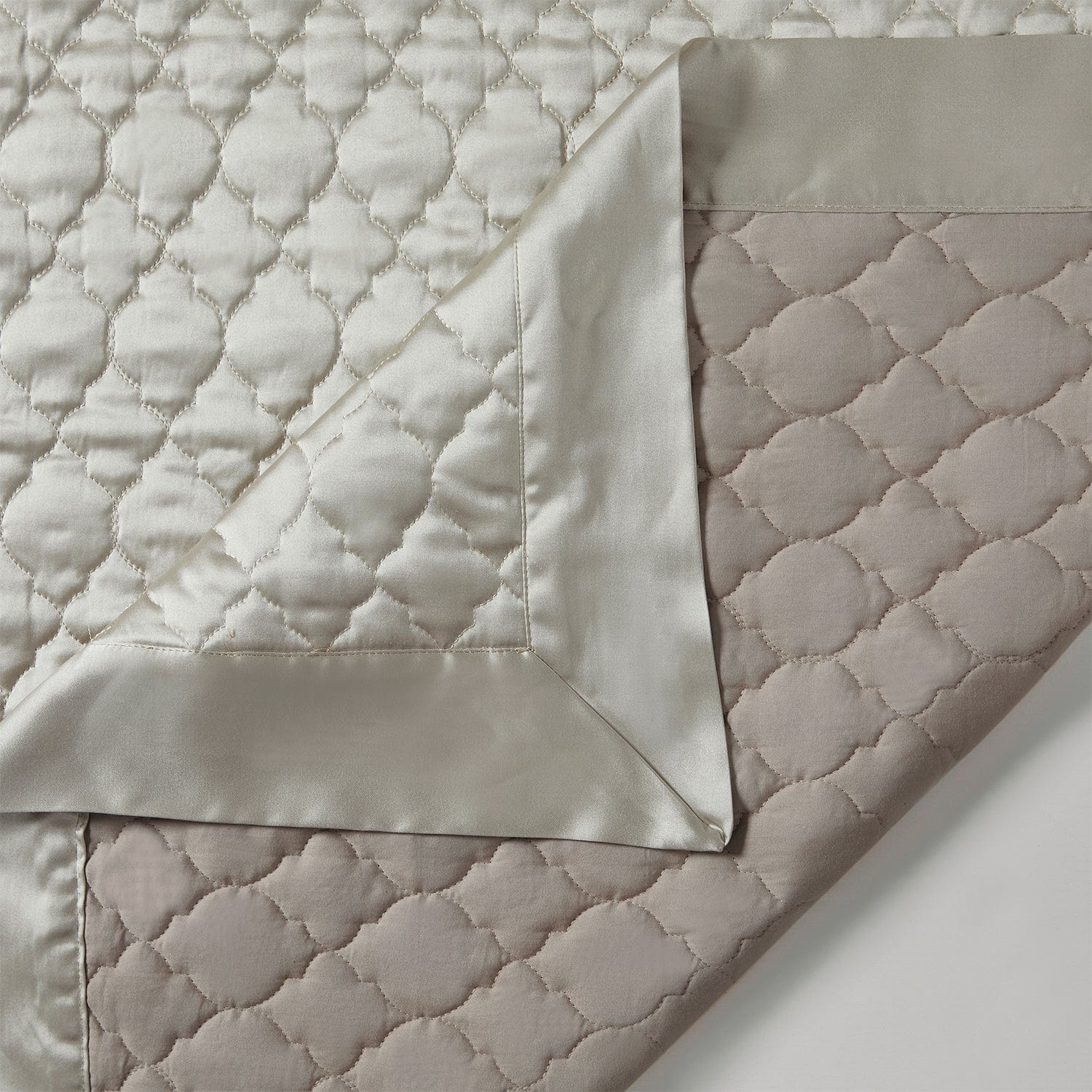 High Shine Satin Quatrefoil Quilt