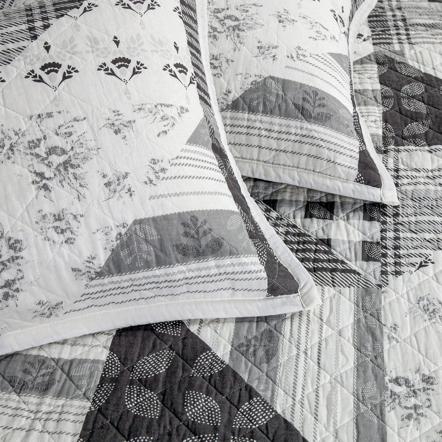 Patchwork Prairie Reversible Quilt Set