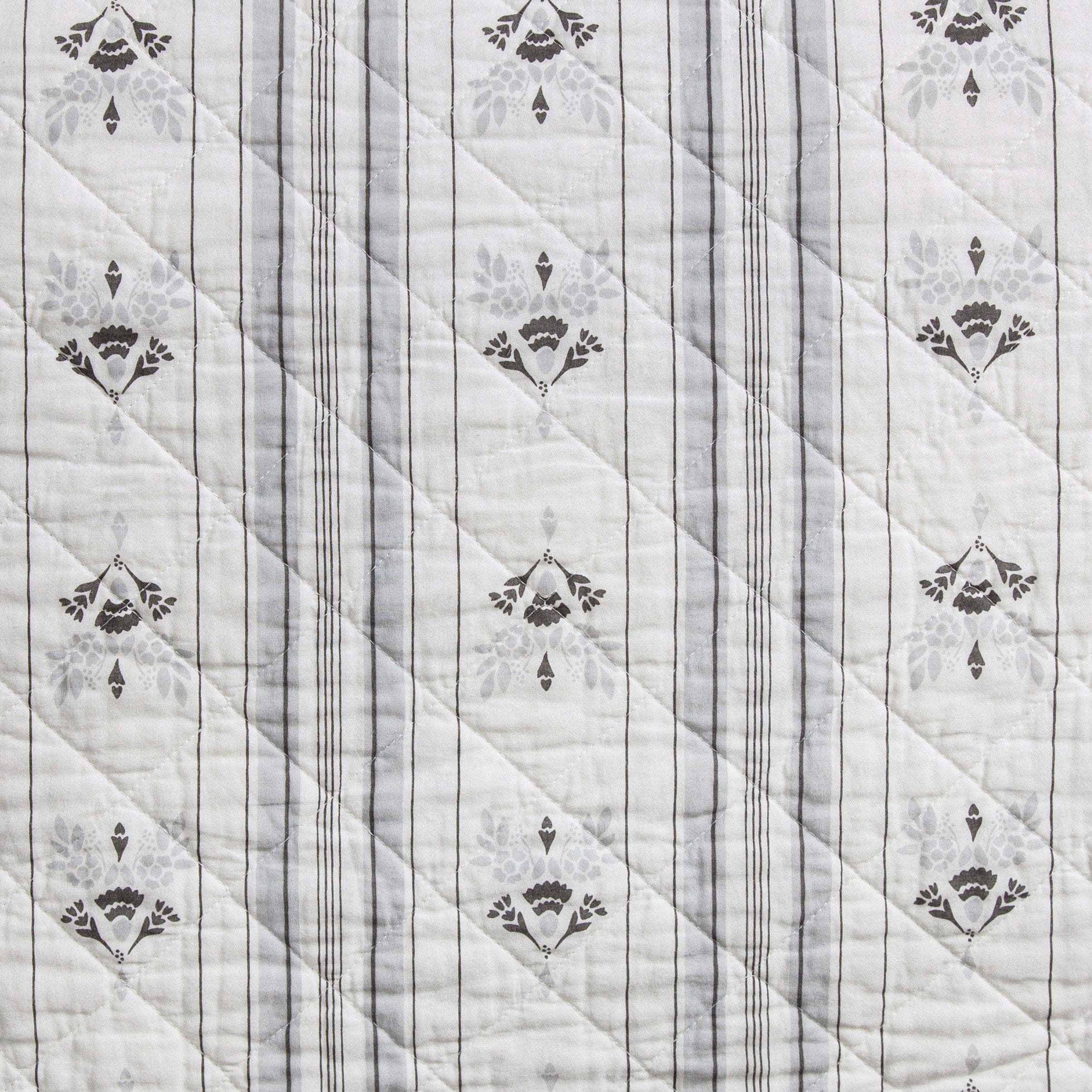 Patchwork Prairie Reversible Quilt Set
