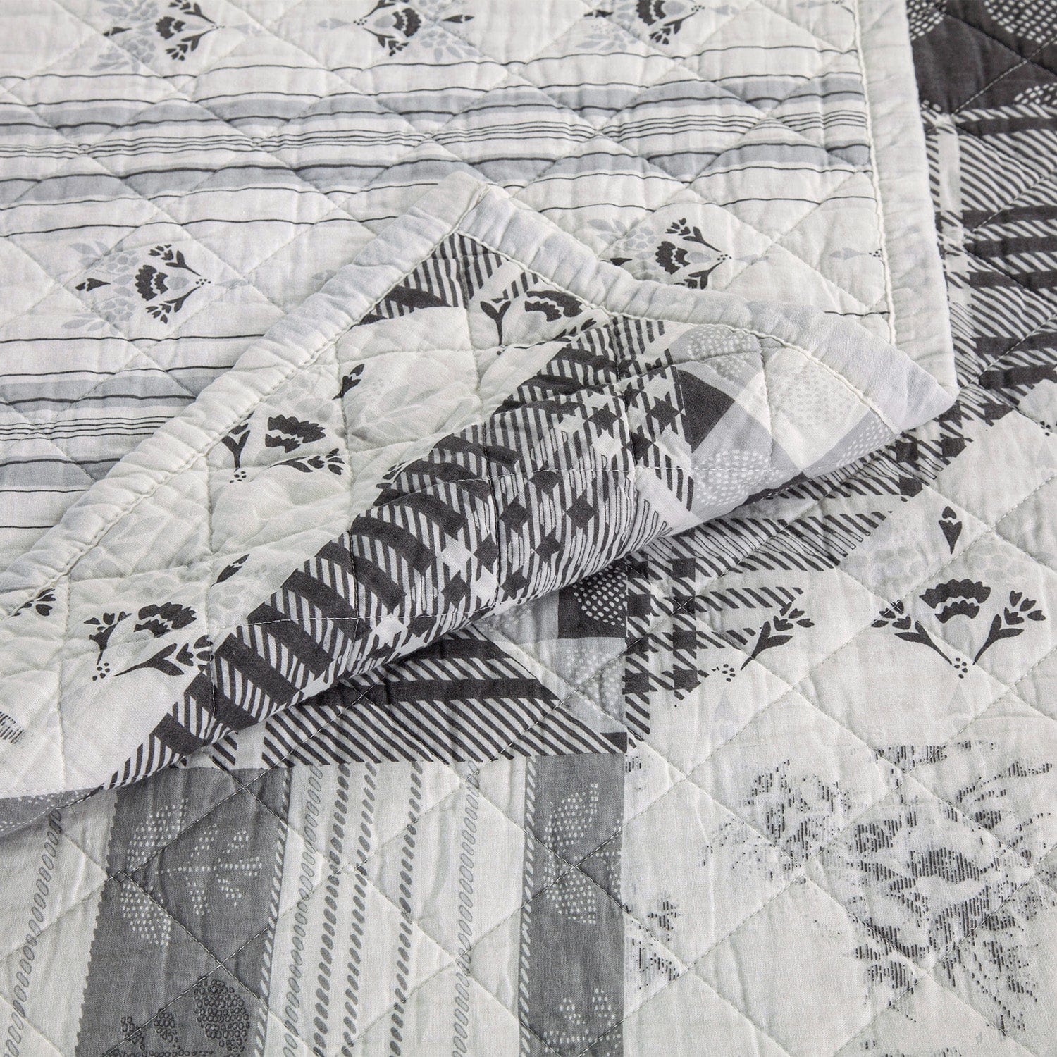 Patchwork Prairie Reversible Quilt Set