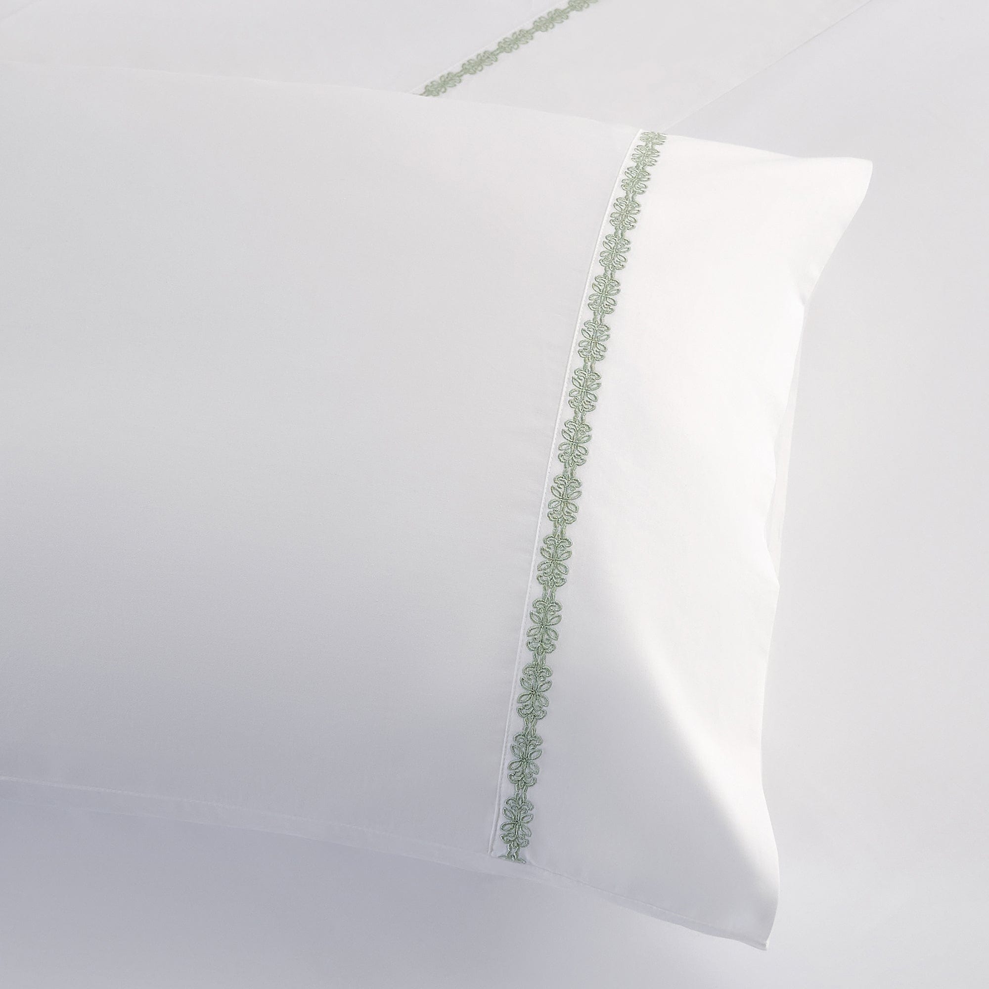 350TC Laurel Embroidered Border Sheet Set