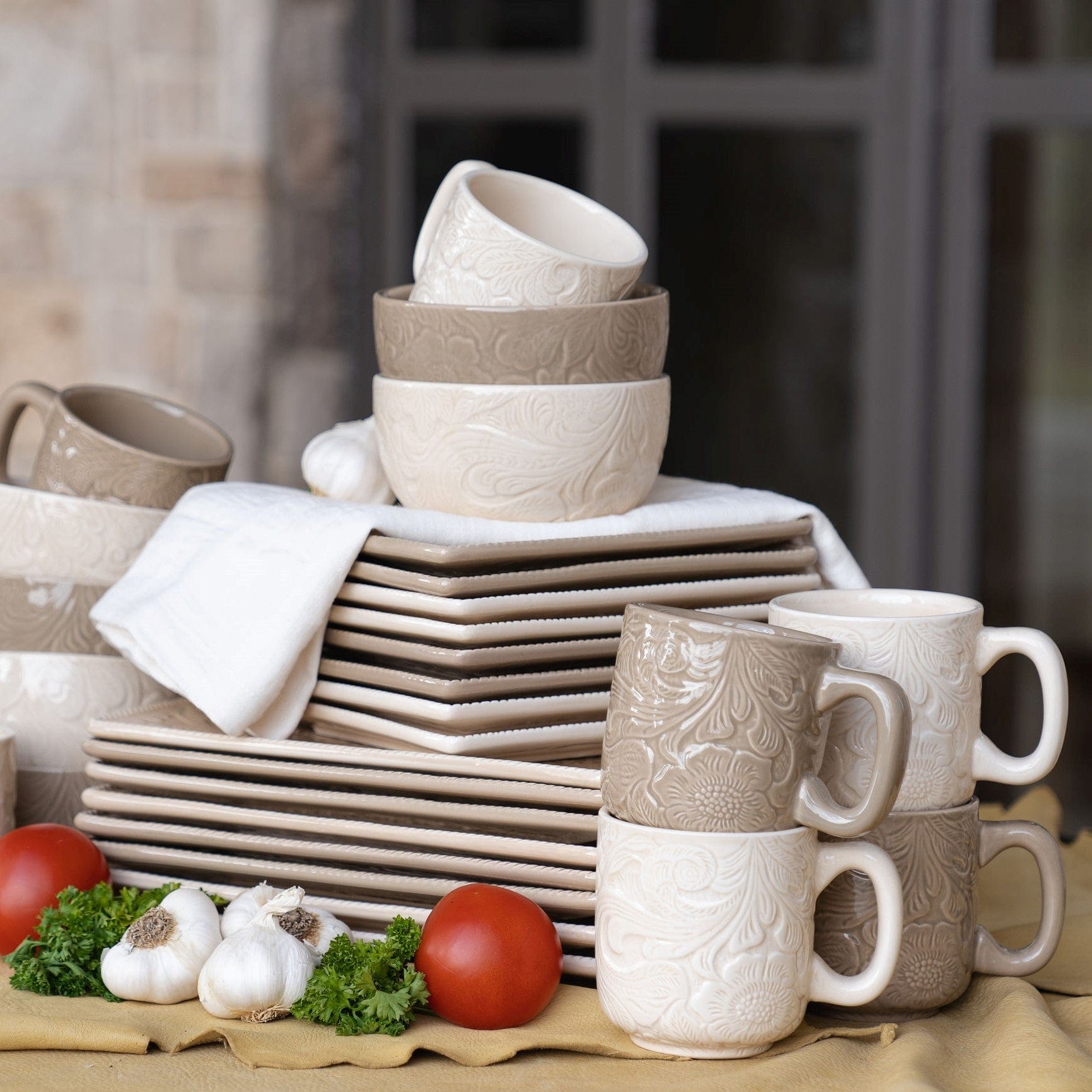 Savannah 16PC Ceramic Dinnerware Set, Taupe