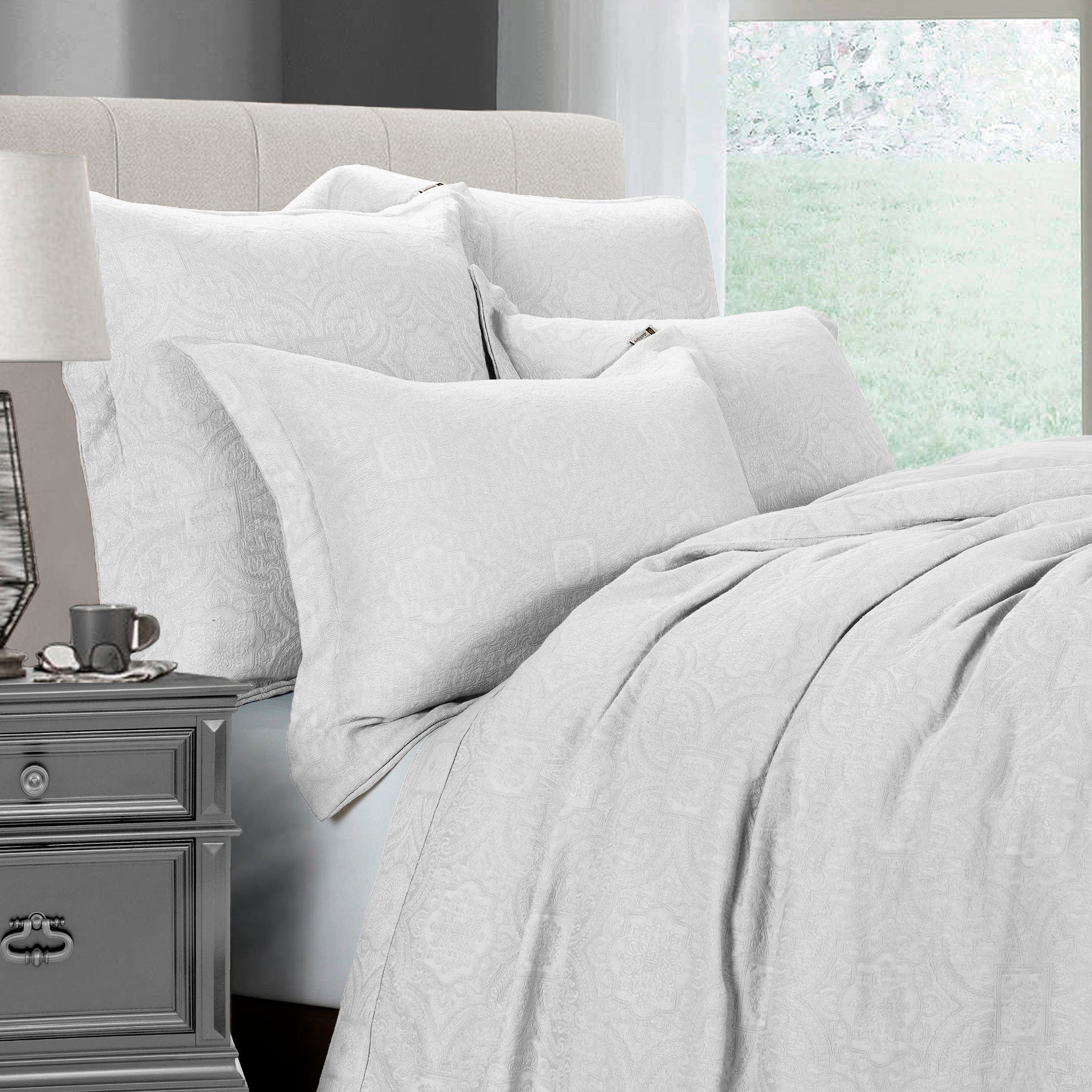 Medallion Matelassé Duvet Cover Set