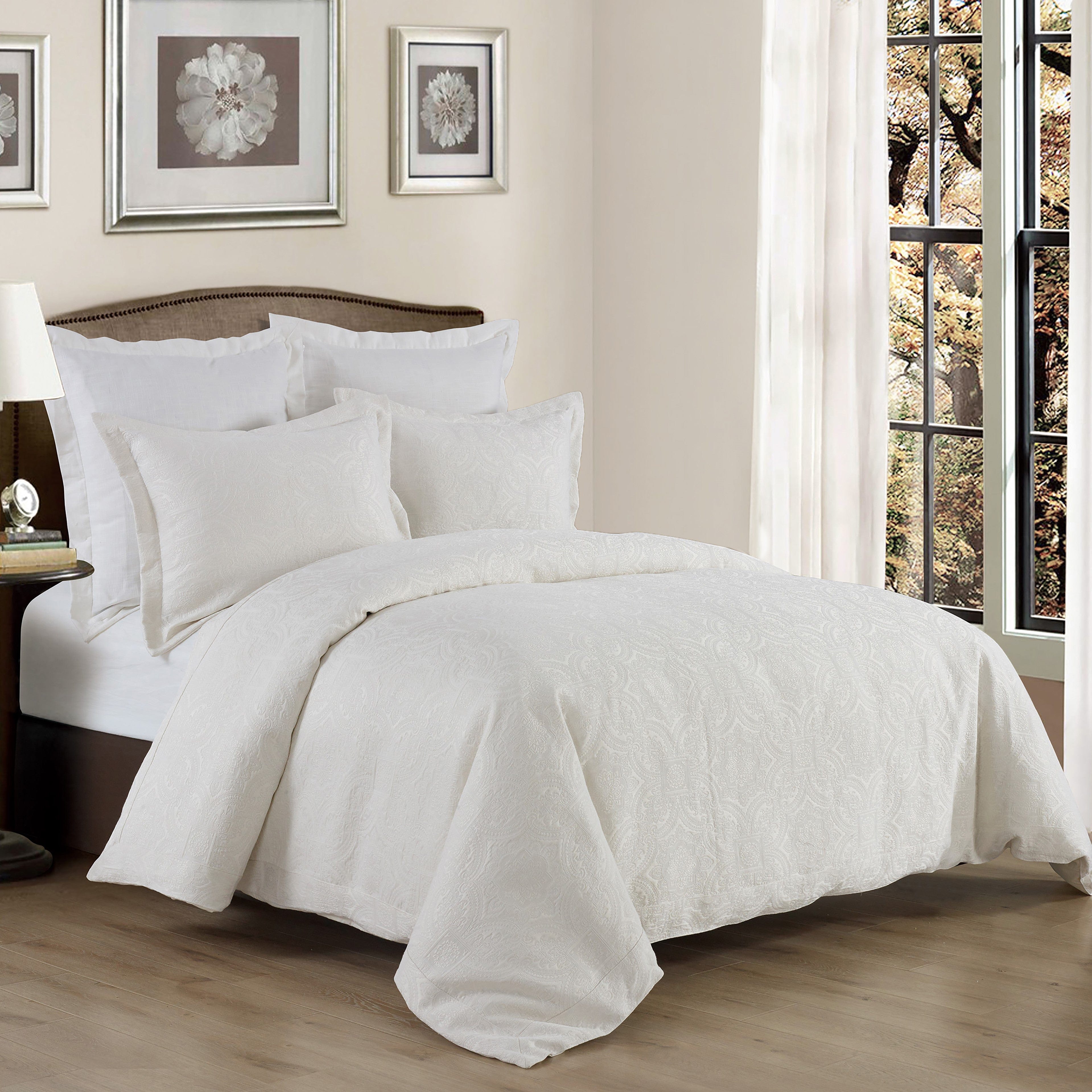 Medallion Matelassé Duvet Cover Set