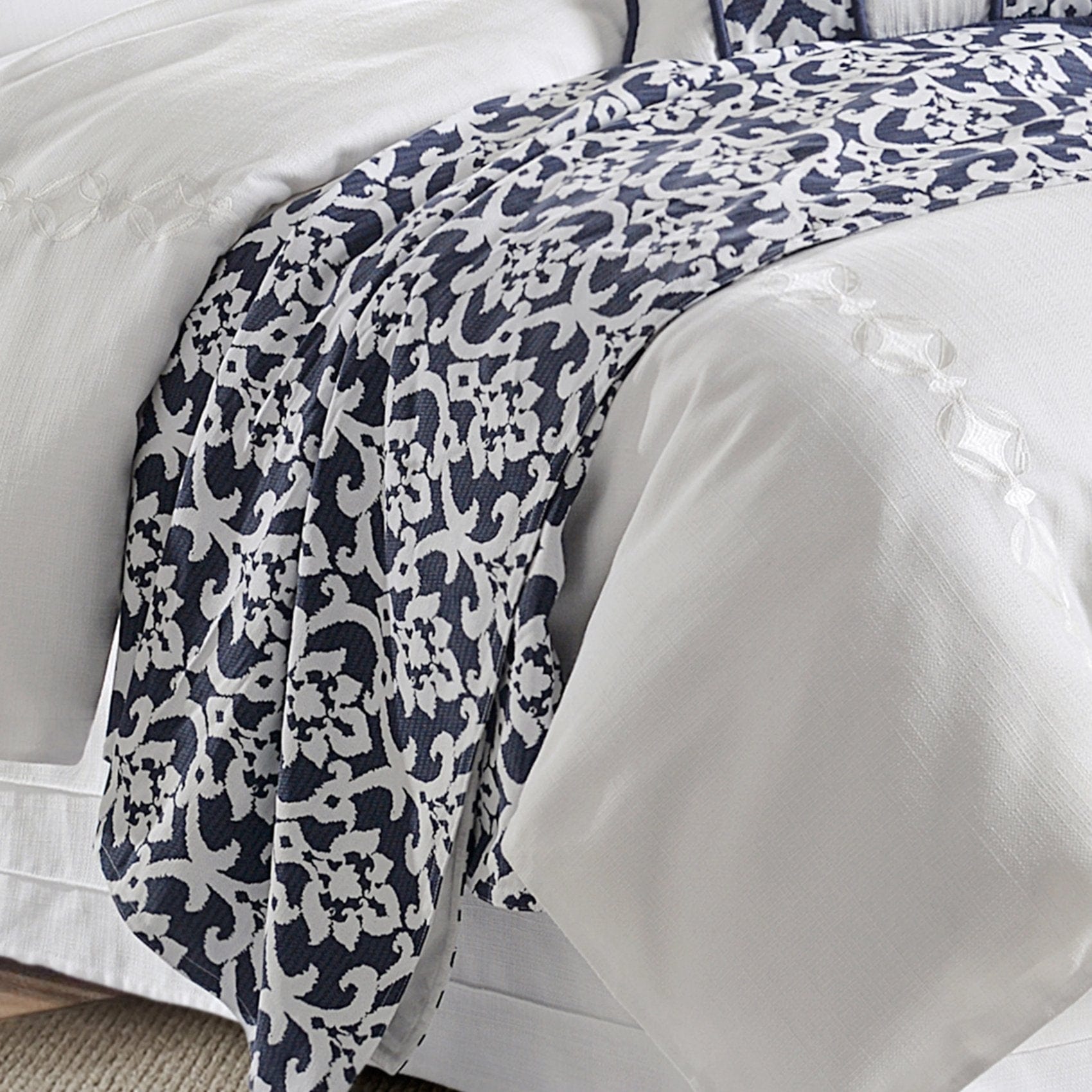 Kavali Floral Jaquard Duvet Cover, Super Queen
