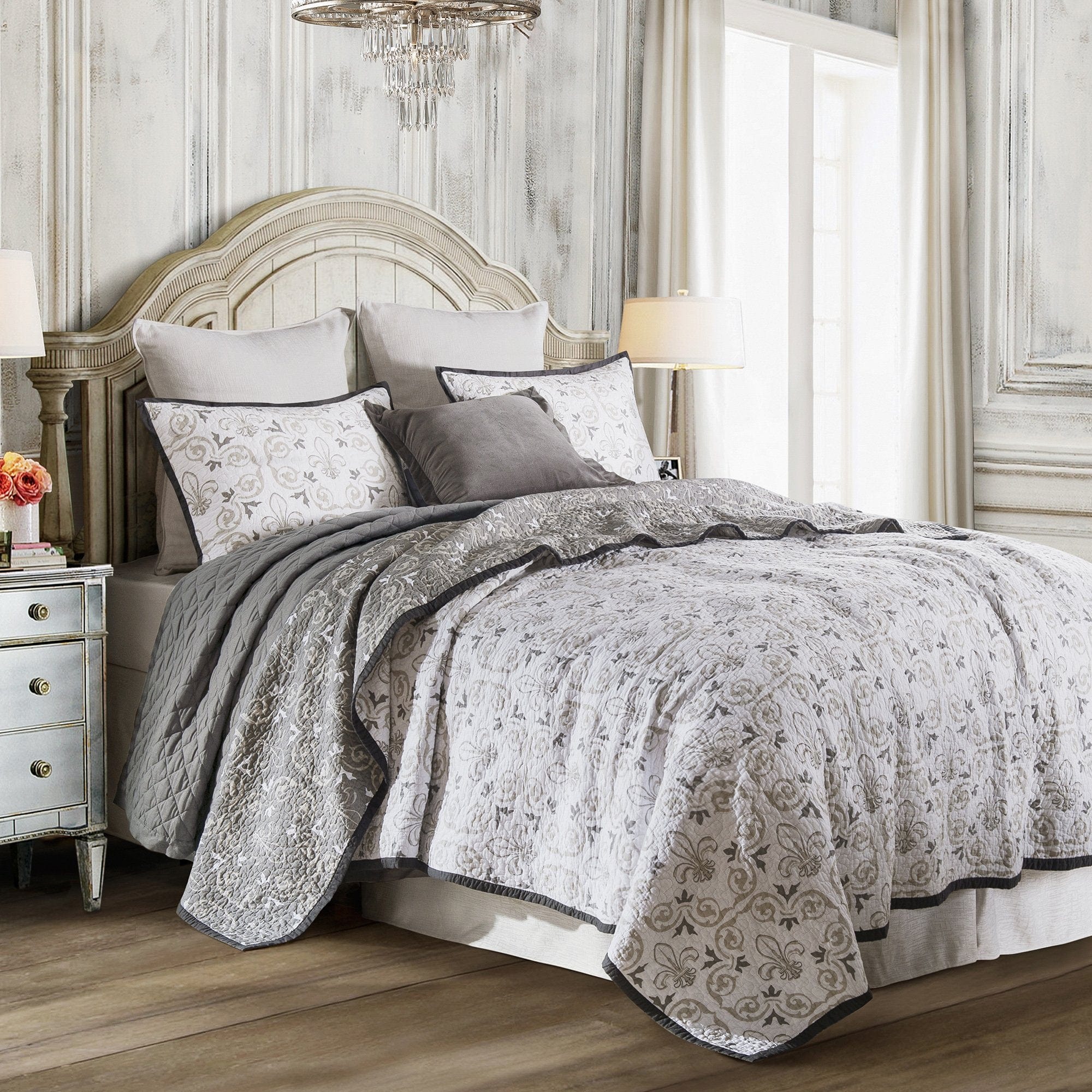 Fleur De Lis Reversible Quilt Set, Twin