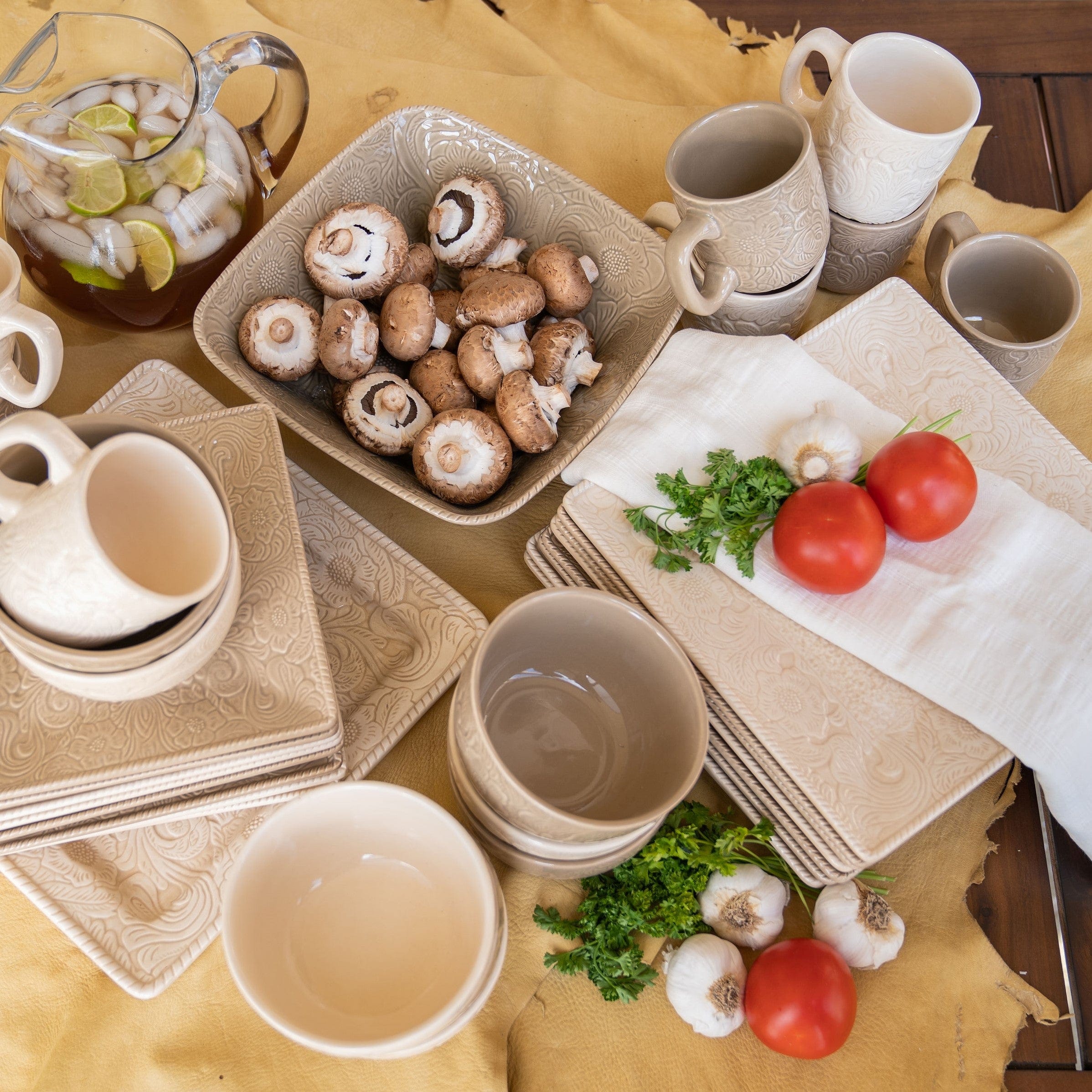Savannah Serving Bowl, Cream & Mustard