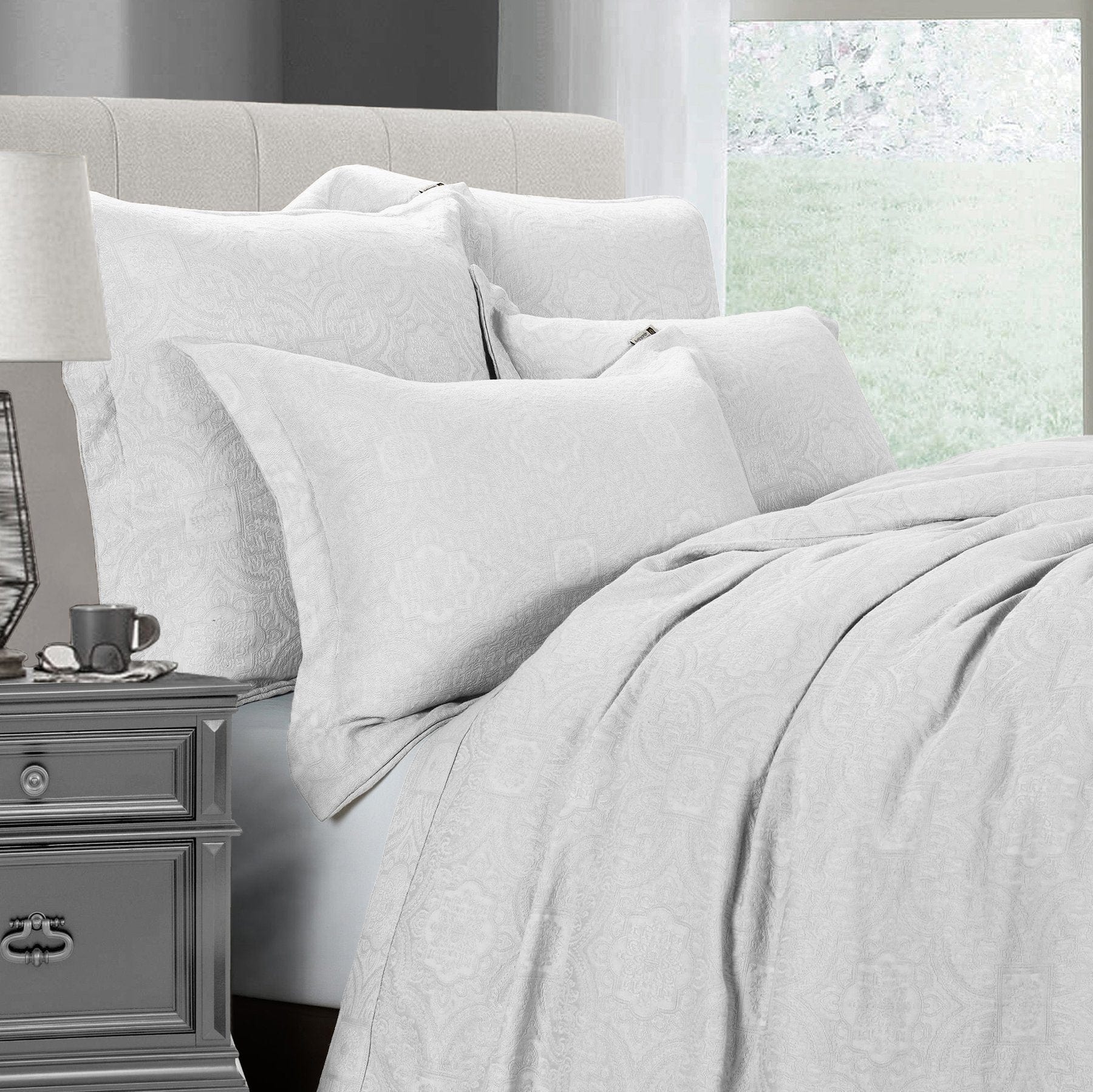 Medallion Matelassé Woven Euro Sham