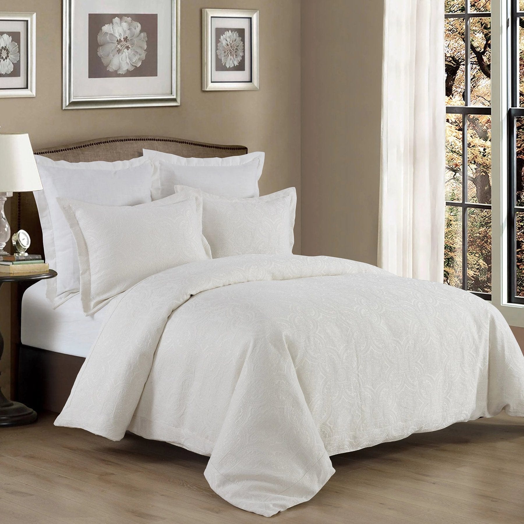 Medallion Matelassé Woven Euro Sham