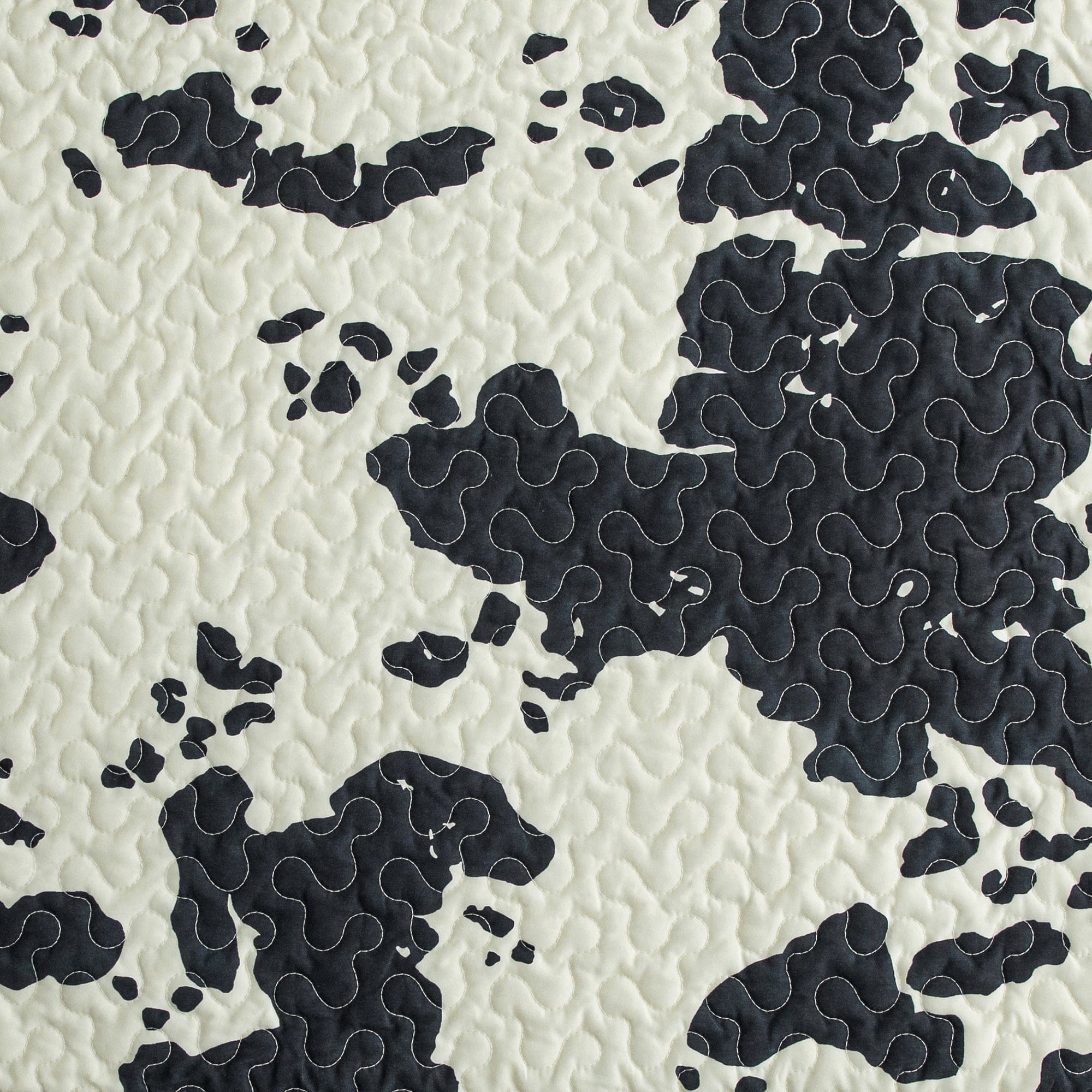 Clara Cowhide Reversible Quilt Black Swatch