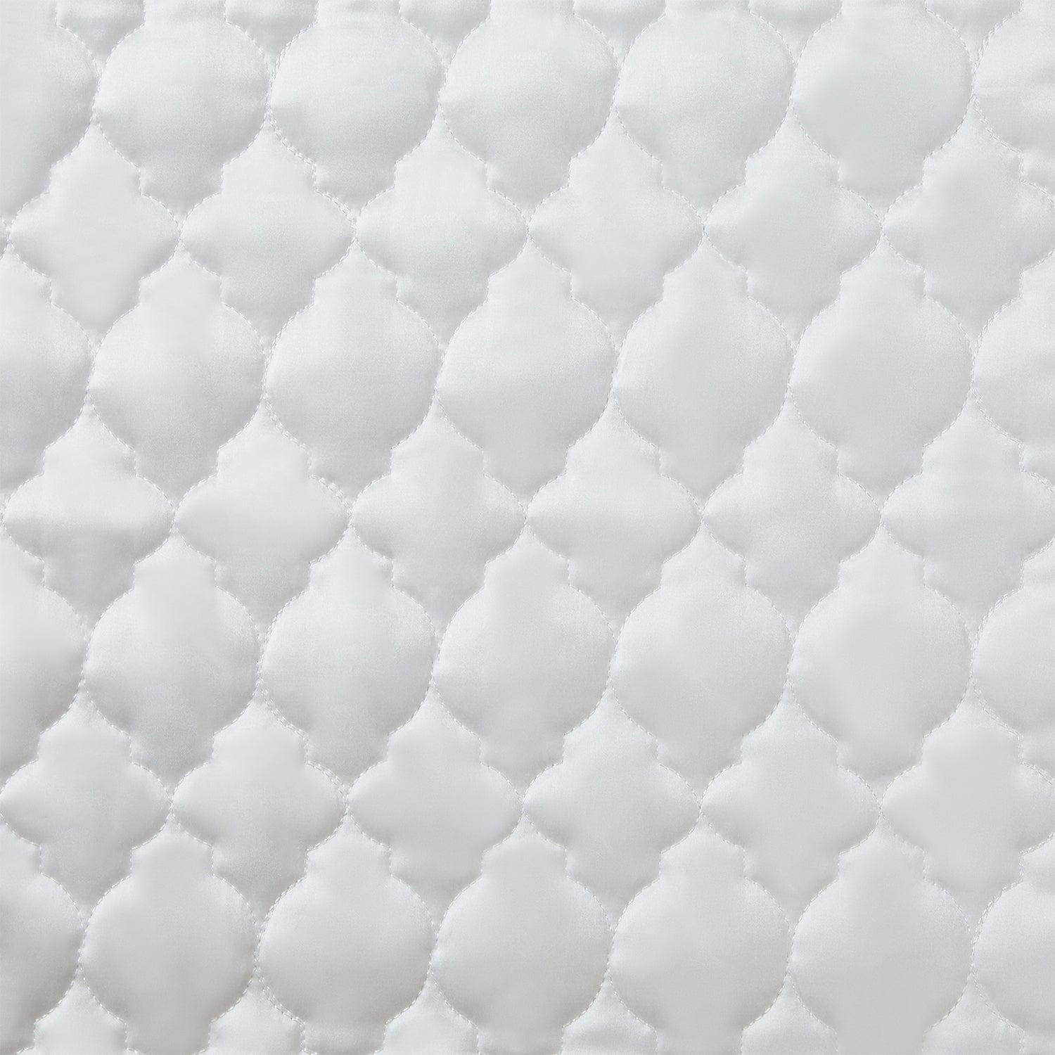 High Shine Satin Quatrefoil Quilt Swatch